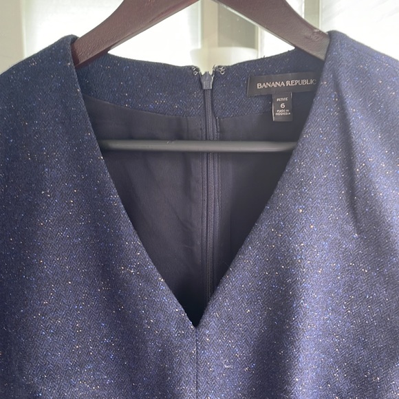 Gently used banana republic navy wool dress with ribbon detail and pockets 6P - Picture 6 of 7